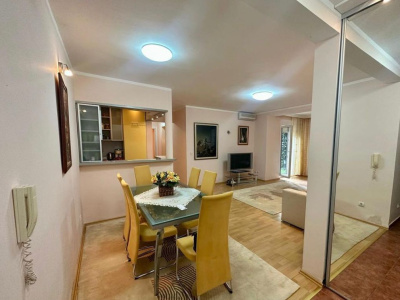 Квартира 80 м² с двумя спальными комнатами в Будве с участком